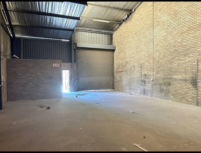 165M² WAREHOUSE TO LET IN LOMBARDY WEST